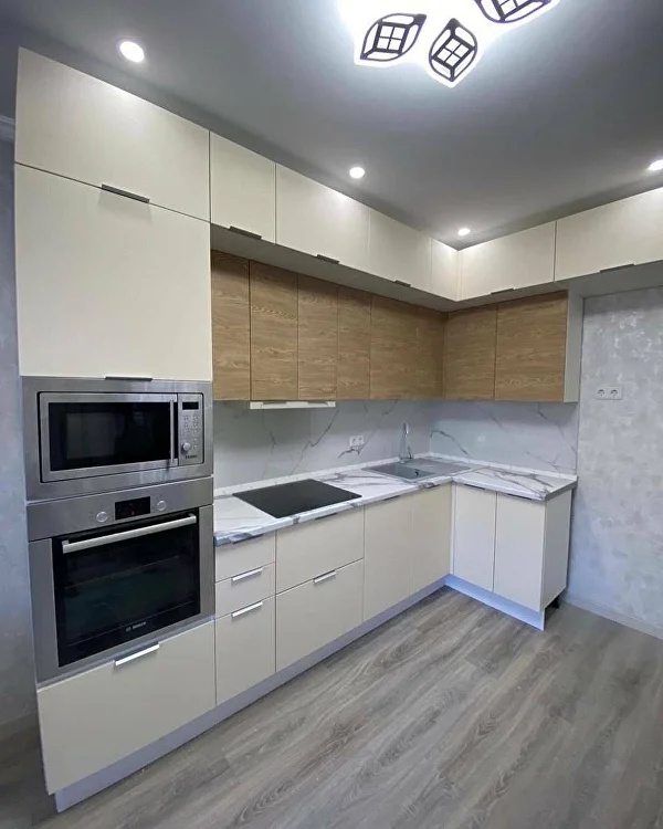 Кухня угловая современная — Кремовый и дуб